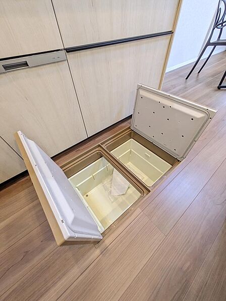 キッチンに床下収納あり☆彡