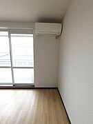 ★★8帖洋室に設置されているエアコンです♪★★