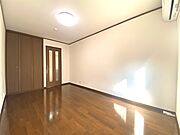洋室7帖　※照明は残置物です