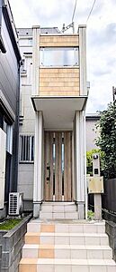 外観:【築10年】2016年3月築の木造3階建て戸建! 外観:【築10年】2016年3月築の木造3階建て戸建!