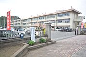 桜木小学校(290m)