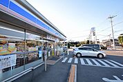 ローソン大間々桐原店(919m)