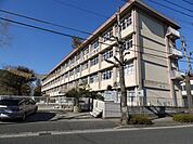 西田小学校 740m