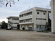 大泉町立南小学校 1357m