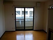 開放的なスペースにロフトも付いてます