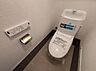 トイレ：温水洗浄便座付きで、毎日快適に使えるトイレです。