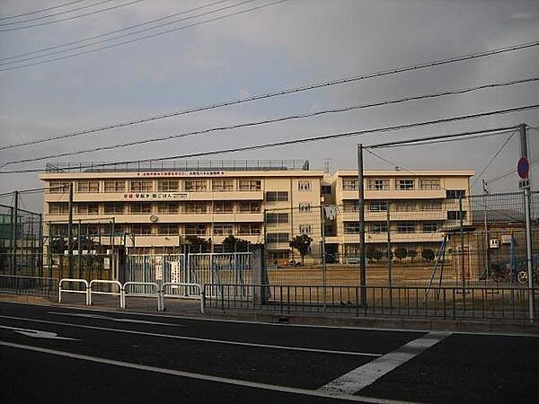 画像15:大東市立灰塚小学校まで847m