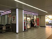 セブンイレブン　ハートインＪＲ鴻池新田駅北口まで68m