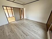 窓から光が取れる明るい居室