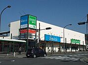 ザ・ダイソー三和鶴川店まで292m