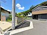 その他：写真の左手前の飛び地も1号棟の土地となります。車の出入りもしやすい前面道路です。