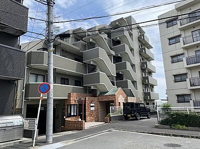 外観：ブルーライン「仲町台」駅徒歩6分の好立地。徒歩10分圏内にスーパー・コンビニ・小学校・公園等が揃う魅力的なロケーションです。