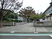 横浜市立間門小学校まで700m