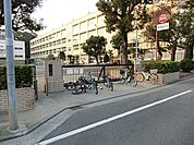 横浜市立新井小学校まで56m