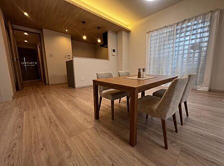 飽きのこないシンプルなデザインなので、北欧風やモダン、ナチュラルなど、お好みのインテリアや家具が美しく映える洗練された空間です(家具・調度品はAI生成となります)。