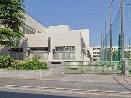 横浜市立蒔田中学校まで1300m