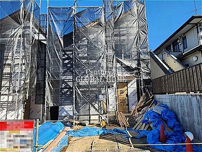外観:公園と歩道でつながる街、子育て世代が憧れる港北ニュータウン~両面道路につき陽当り良好&開放感あふれる新邸。カースペース並列2台可能です(車種による)。 外観:公園と歩道でつながる街、子育て世代が憧れる港北ニュータウン~両面道路につき陽当り良好&開放感あふれる新邸。カースペース並列2台可能です(車種による)。