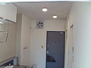 天井換気扇があります。