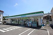 ファミリーマートまで650m