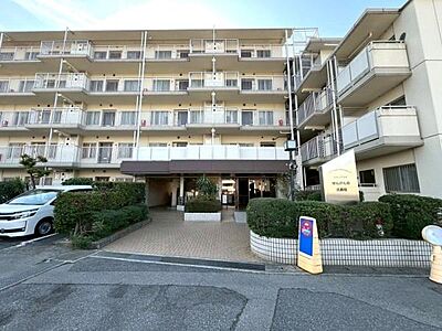 外観：せんげん台駅から徒歩6分。ペット飼育可能なマンション。ペットも2頭羽まで飼育することが可能です。