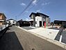 駐車場：ゆとりある駐車スペースが確保されており快適にご利用いただけます。アクセスしやすい形状で車の出入りもスムーズです。駐車場周辺も整備されており管理が行き届いています。住宅前に位置していて便利に使えます。