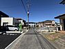 その他：前面道路が広くすっきりとした印象です。周辺は閑静な住宅街が広がっています。車の出入りもしやすい配置となっています。開放感ある現地写真が特徴的です。見通しの良い街並みが確認できます。