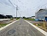 その他：前面道路は幅に余裕があり車の出入りがしやすい印象です。周囲には新しい住宅が並びすっきりとした街並みです。ライフライン設備も整えられ生活に便利な環境が整いつつあります。