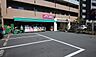 周辺：まいばすけっと子安駅前店まで752m、毎日の生活用品が、ギュッと詰まったスーパーマーケット。イオン系列の価格で、お買い物ができます。営業時間7時〜24時まで。