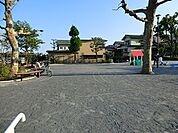 平戸第一公園まで613m、滑り台などの遊具と大きな砂場があり小さな子供の遊び場に便利な公園です。