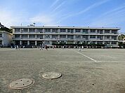 鎌倉市立腰越小学校まで192m