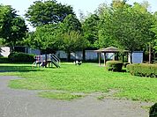 阿久和大久保原公園まで205m、最近なかなかできない壁打ち、壁当てができる公園は貴重ですね。スポーツの練習にぜひ活用したい公園です。