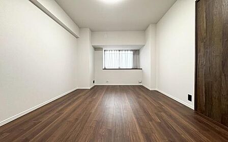 《洋室》 くつろぎの場としてだけでなく、趣味や仕事のパーソナルスペースとしても活躍する洋室。個の時間をたっぷり楽しめる快適空間です。