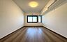 寝室：リフォーム施工中画像《寝室》　■心地よい眠りへといざなうしっとりと落ち着いた雰囲気の寝室。