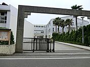 藤沢市立湘洋中学校まで1324m、部活に勉学に、すこやかに育つ生徒たちの学びの場。