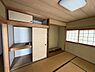 和室：床の間のある本格的な趣のある和室