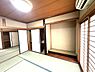 和室：床の間のある本格的な趣のある和室