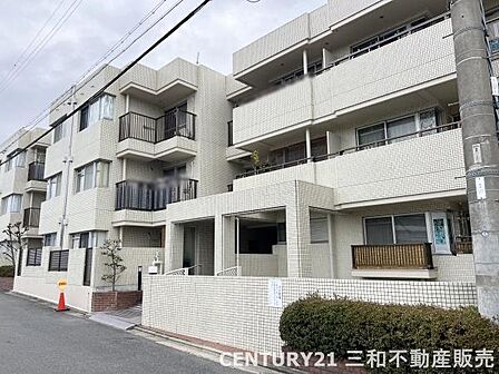 ■JR山陰本線「花園」駅徒歩4分、京福嵐山本線「蚕ノ社」駅まで徒歩10分の距離です■周辺に買物・生活施設が多く便利な立地です