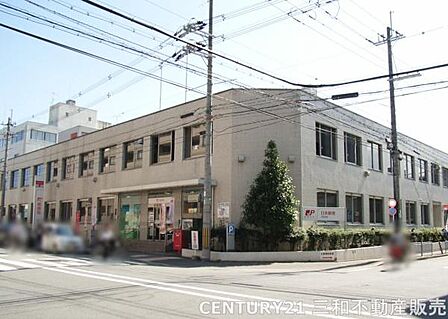 右京郵便局まで390m、営業時間：月～金：9：00～19：00、土：9：00～15：00定休日：日曜日