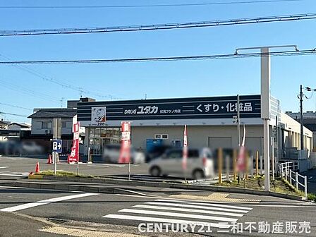 ドラッグユタカ伏見フケノ内店まで1019m、営業時間:9:00~22:00■広々駐車場・自転車・バイク利用可■証明写真機有■宅配ロッカー有■「伏見稲荷」駅近辺