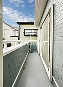【Balcony】  バルコニーは風通しが良く、日中は日当たりも良好です！洗濯物やお布団をたくさん干せます。