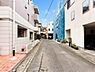 その他：～Exterior～  前面道路は閑静な住宅地をはしる車通りの少ない道路。ゆとりのある住宅地で部屋の窓を開けるとそこには心地よい風が通りぬけます。