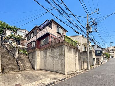 外観:この家からスタートする「新しいライフスタイル」はご家族にとって大切で貴重な時間。少しでも豊かに、そして快適に…そんな理想の暮らしを叶えてくれるお家になるはずです。 外観:この家からスタートする「新しいライフスタイル」はご家族にとって大切で貴重な時間。少しでも豊かに、そして快適に…そんな理想の暮らしを叶えてくれるお家になるはずです。