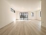 リビング/ダイニング：上質な暮らしを感じさせてくれます。毎日の暮らしの中で表情を変える場所ですが、いつもあたたかく家族を包み込んでくれる場所。