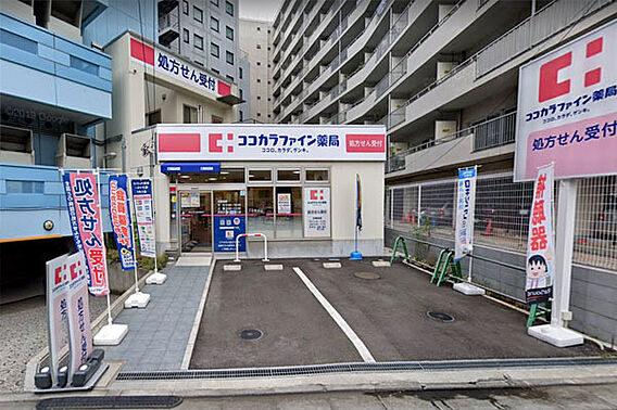 ココカラファイ...