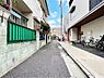 その他：南側前面道路（→西方向へ撮影）