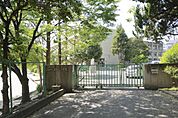 長岡京市立長岡第五小学校まで608m