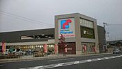 万代長岡京店まで669m