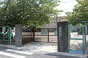 京都市立神川小学校まで710m