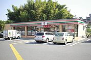 セブンイレブン向日南垣内店まで1215m