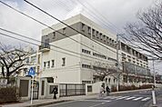 長岡京市立長岡中学校まで855m